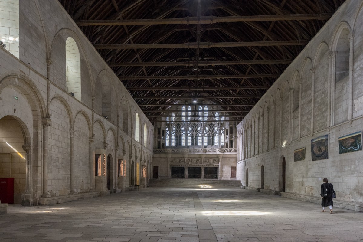 Le palais des comtes de Poitou / ducs d’Aquitaine à Poitiers : la grande salle, construite à la fin du XIIe siècle par Aliénor d'Aquitaine