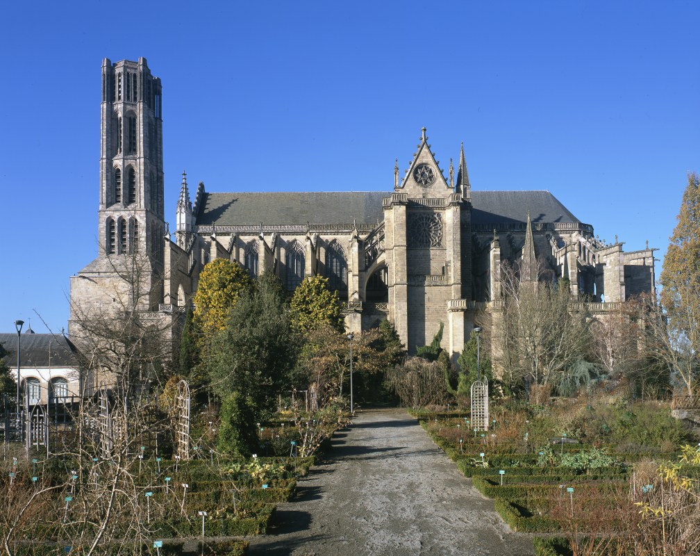 La cathédrale Saint-Étienne de Limoges (Haute-Vienne). C'est ici qu'ont lieu, aux 11e et 12e siècles, le couronnement et la bénédiction des ducs d'Aquitaine.