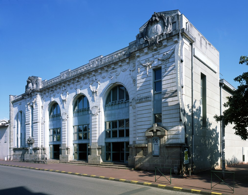 Le Ciné-Union, à Limoges (Haute-Vienne) est le symbole de l’action sociale et de la culture populaire de cette ville. Il a été construit en 1910, par l’Union de Limoges, une société coopérative fondée en 1881 par des ouvriers porcelainiers.