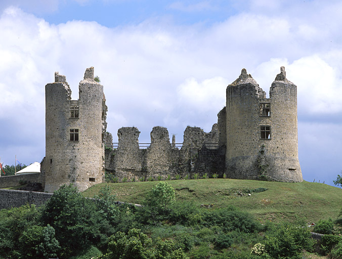 Vue du château depuis l'ouest. Saint-Germain-de-Confolens
