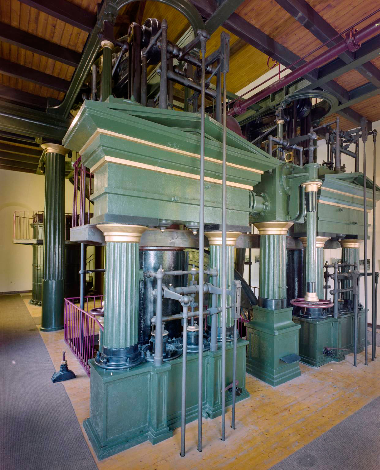 Machine de Watt : ensemble de la section vapeur. Haut fourneau Société Métallurgique du Périgord, puis Pont-à-Mousson, actuellement fonderie SADEFA - Fumel, Lot-et-Garonne