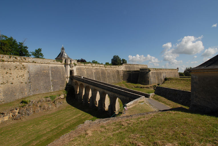 Pont sur le fossé entre la demi-lune et la porte Dauphine, Citadelle de Blaye.