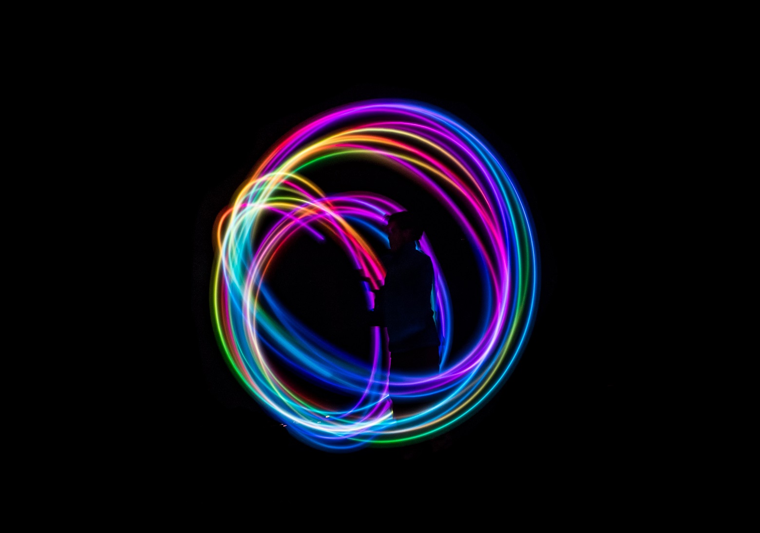 cercles néons de plusieurs couleurs