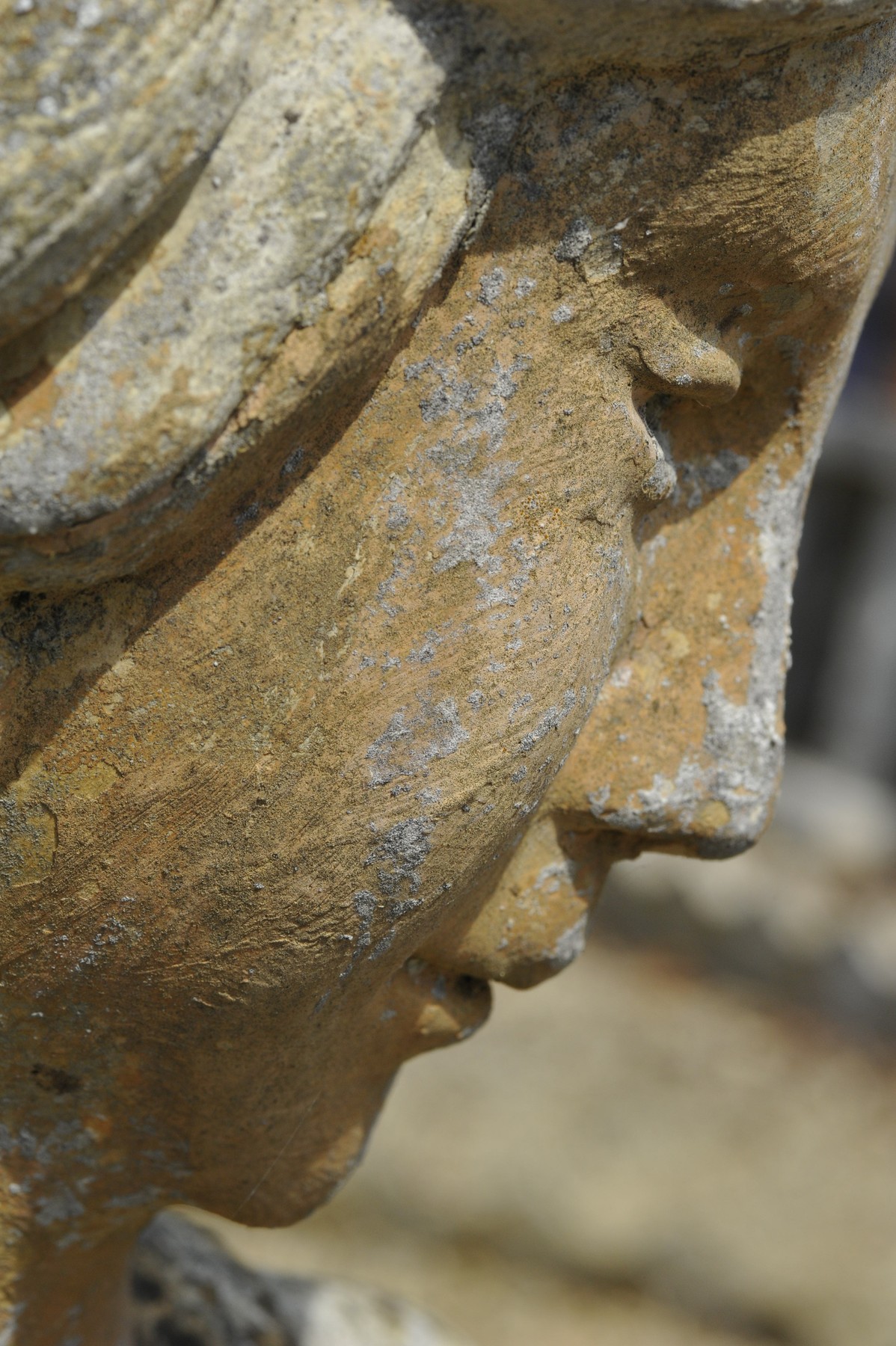 Détail du visage de la statue de saint-Michel. © Région Nouvelle-Aquitaine, Inventaire général du patrimoine culturel / R. Jean.