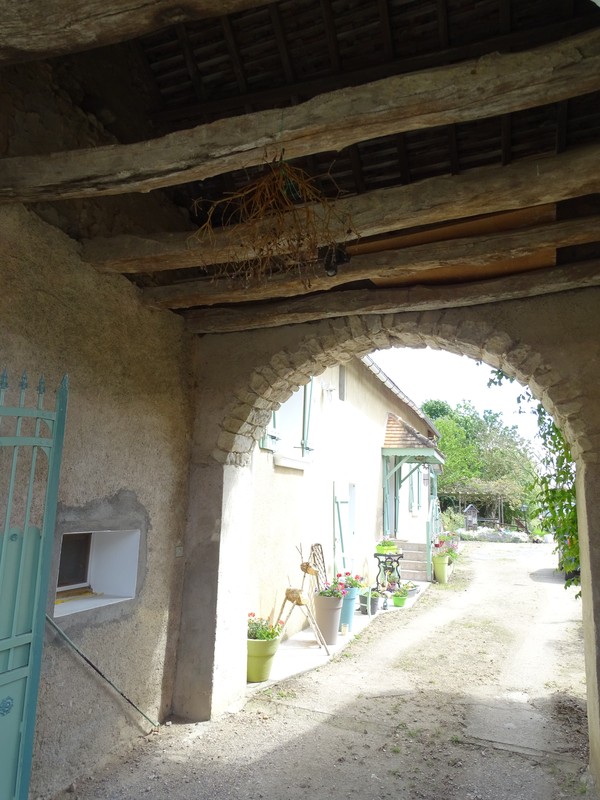 Porche dans le hameau de Buxières