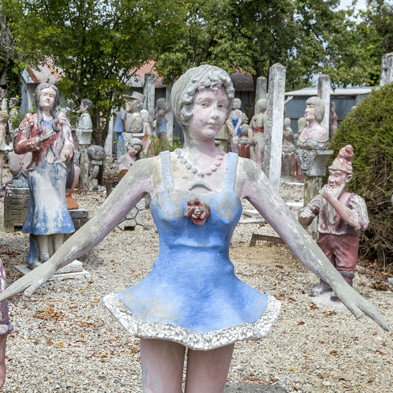 Le jardin de Gabriel à Nantillé, une danseuse