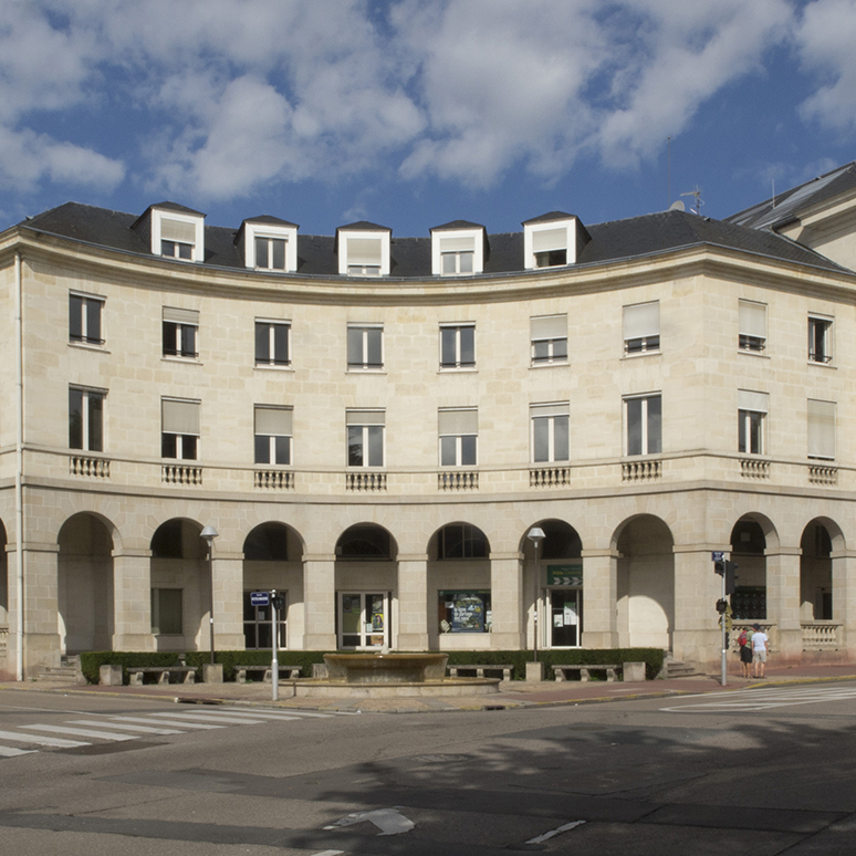 Hôtel de Région du Limousin, à Limoges, 
Vue depuis l'angle du boulevard de la Corderie et de la rue des Petites-Maisons