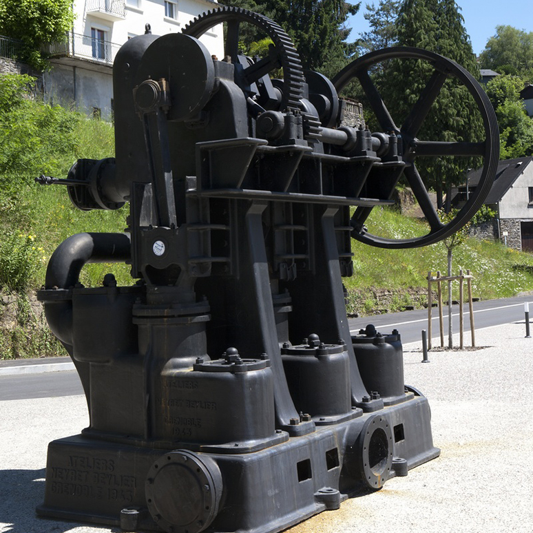 Signal du rond-point de l'allée de la Papeterie : Pompe Neyret Beylier (Grenoble, 1943)