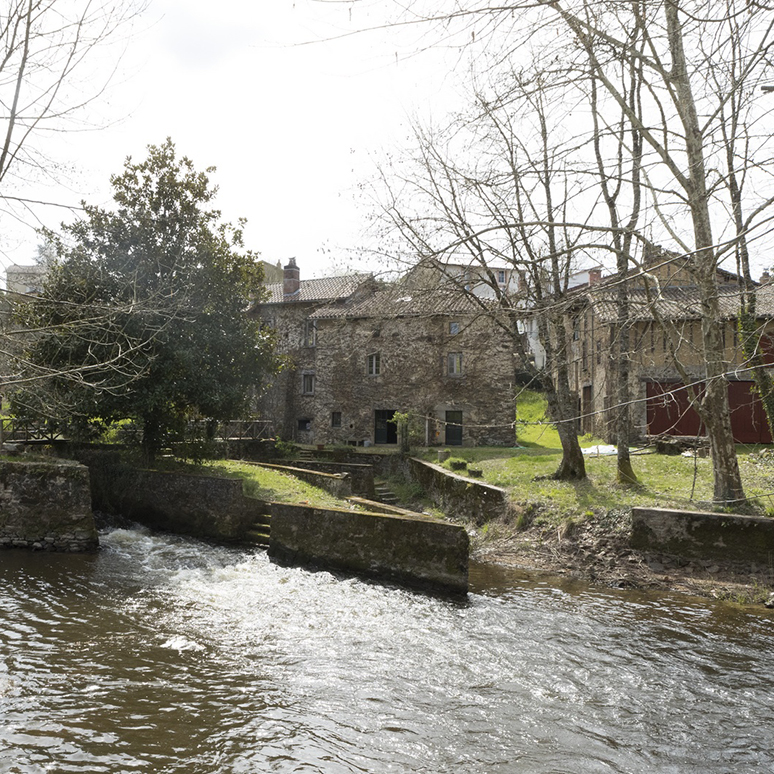 Moulin Vallière, vu depuis l'aval, Saint-Junien, (c) Région Nouvelle-Aquitaine, Inventaire général du patrimoine culturel, Rivière Philippe