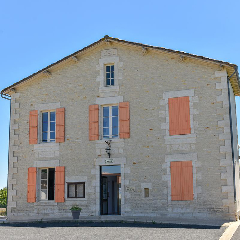 Vue de la mairie, Saint-Romans-des-Champs, (c) Région Nouvelle-Aquitaine, Inventaire général du patrimoine culture, (c) Niort Agglo