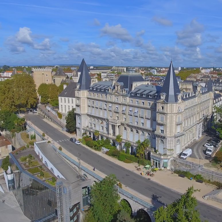 Urbanisme et bâtiments publics [Boulevard des Pyrénées à Pau] (c) Région...