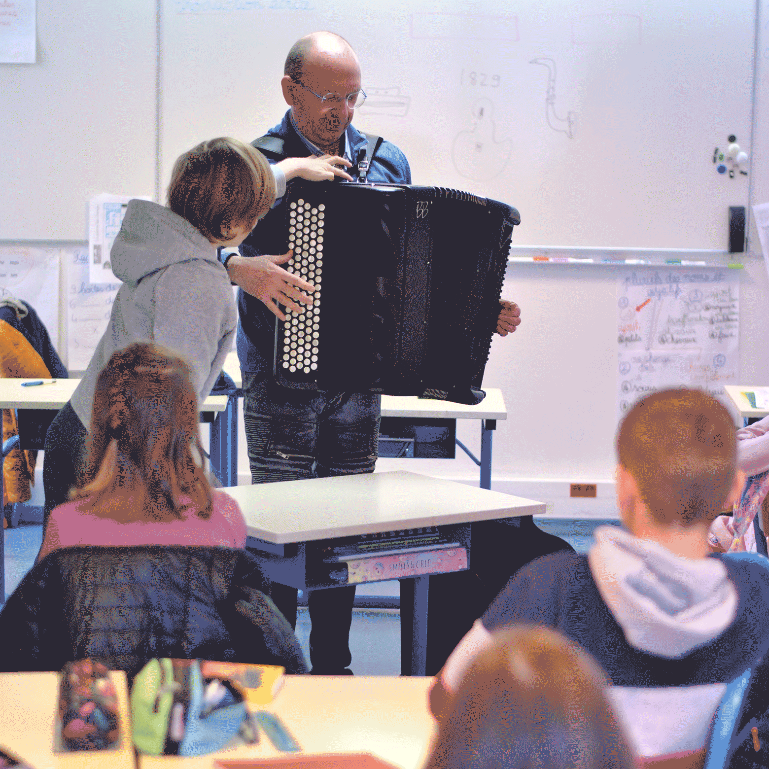 Atelier accordéon dans une école © Stéfanie Molter - ensemble Ars Nova