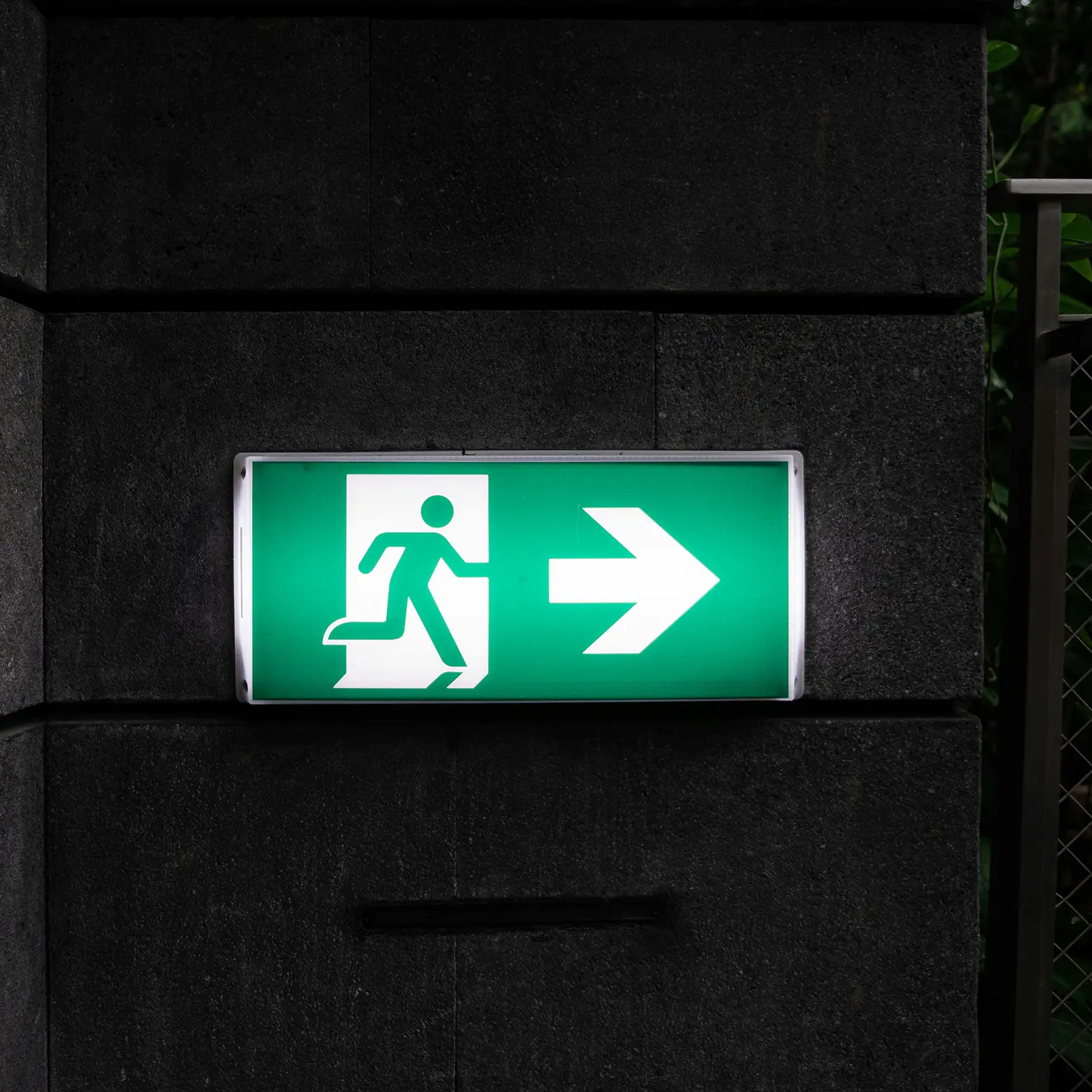 EXIT [Toute sortie est définitive]